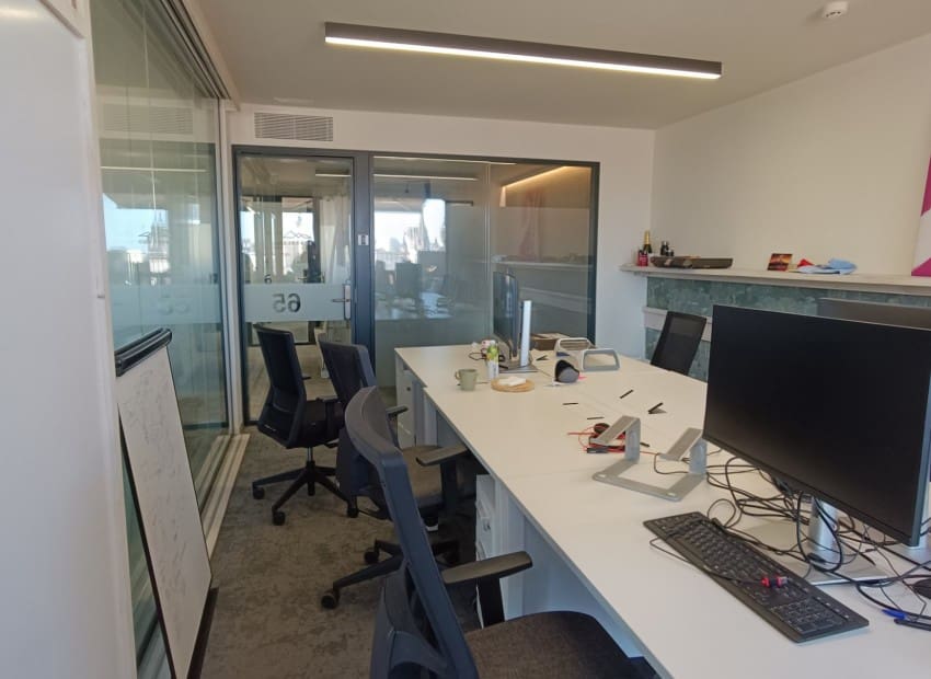 49 slaapkamer Kantoor voor vakantieverhuur in Barcelona stad - € 32.000 (Ref: 9386154)