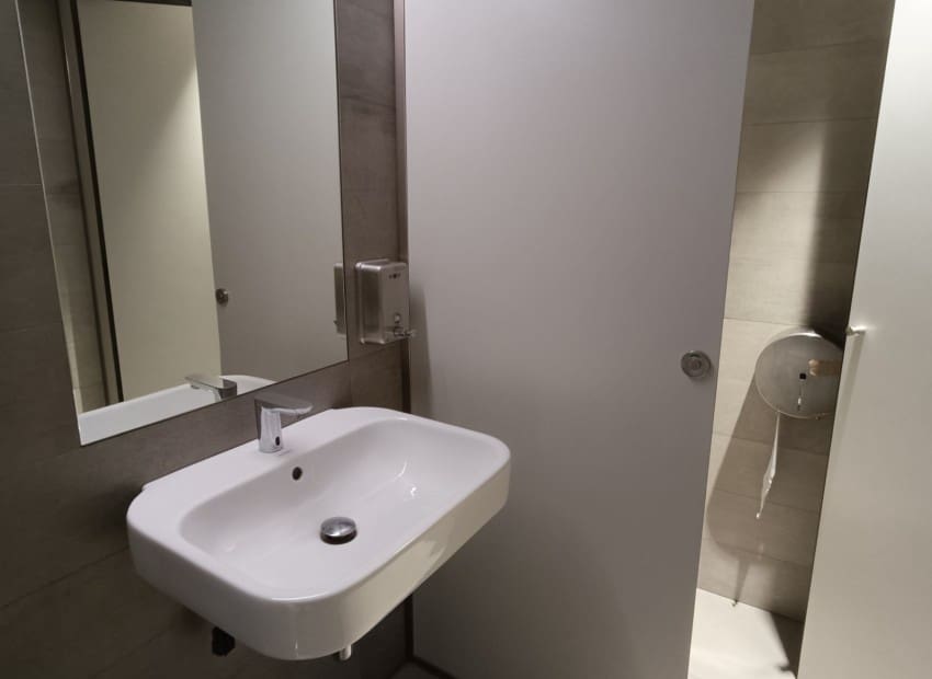 49 slaapkamer Kantoor voor vakantieverhuur in Barcelona stad - € 32.000 (Ref: 9386154)