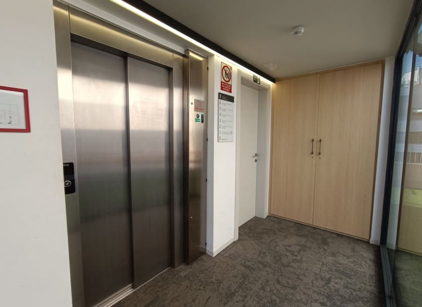 49 slaapkamer Kantoor voor vakantieverhuur in Barcelona stad - € 32.000 (Ref: 9386154)