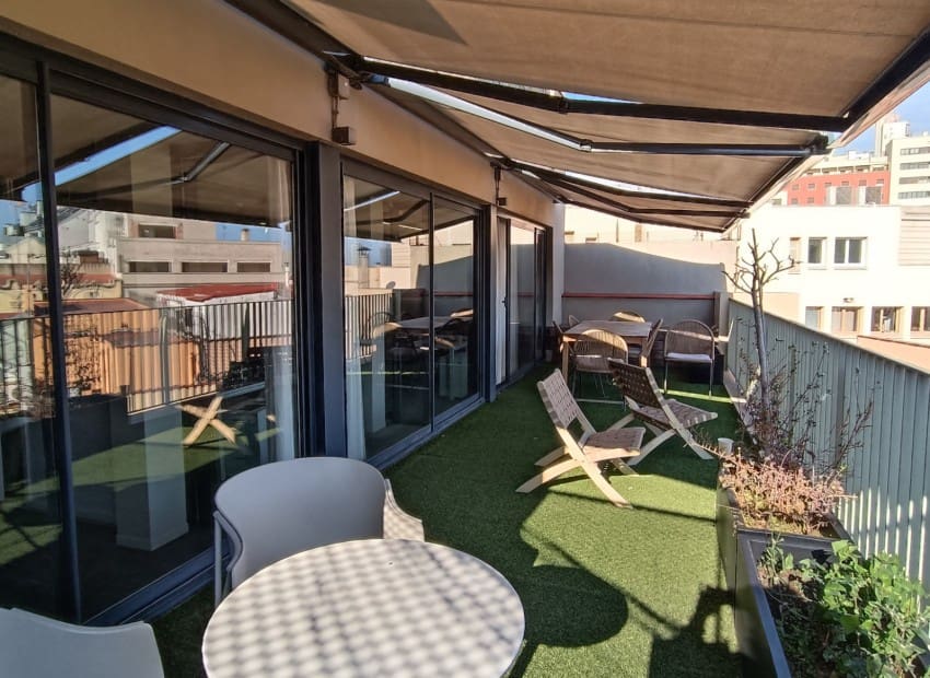 49 slaapkamer Kantoor voor vakantieverhuur in Barcelona stad - € 32.000 (Ref: 9386154)