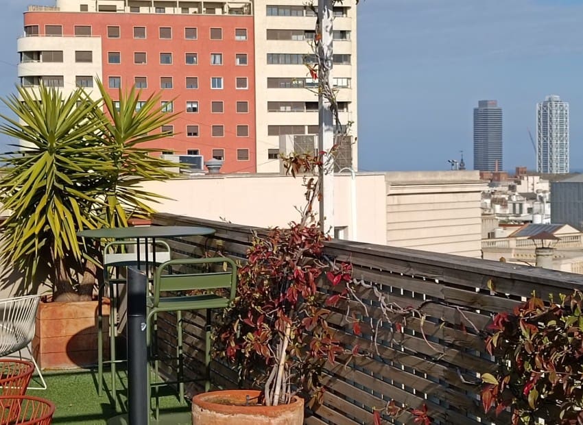 49 slaapkamer Kantoor voor vakantieverhuur in Barcelona stad - € 32.000 (Ref: 9386154)