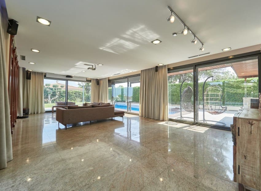 7 chambre Villa/Maison à vendre à Cunit avec piscine - 1 500 000 € (Ref: 9787846)