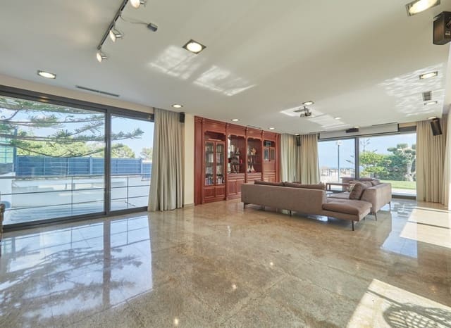 7 makuuhuone Huvila myytävänä paikassa Cunit mukana uima-altaan - 1 500 000 € (Ref: 9787846)