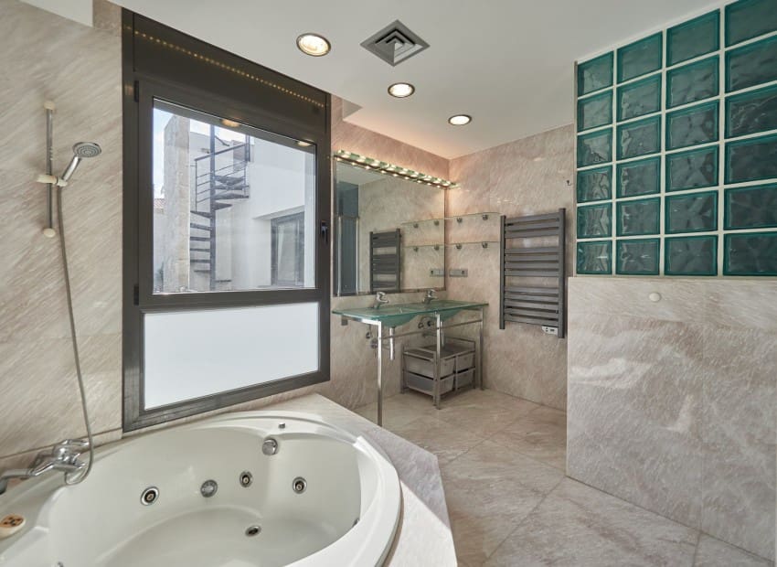 7 chambre Villa/Maison à vendre à Cunit avec piscine - 1 500 000 € (Ref: 9787846)