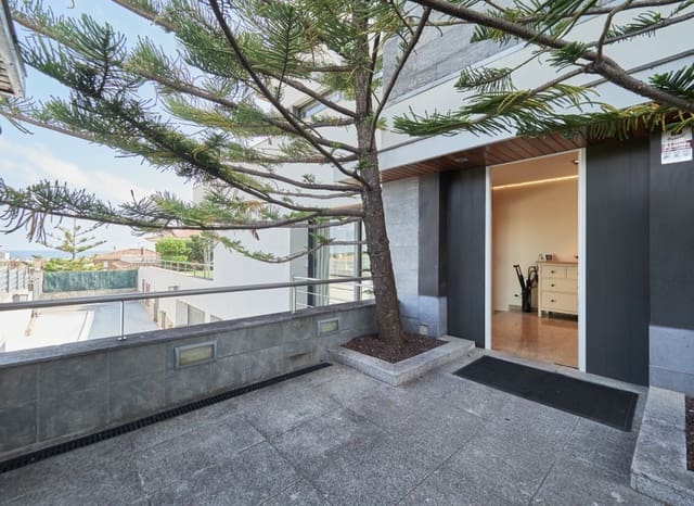 7 makuuhuone Huvila myytävänä paikassa Cunit mukana uima-altaan - 1 500 000 € (Ref: 9787846)