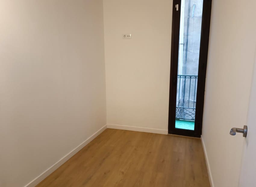 Mieszkanie na sprzedaż w Miasto Barcelona - 159 000 € (Ref: 9793725)