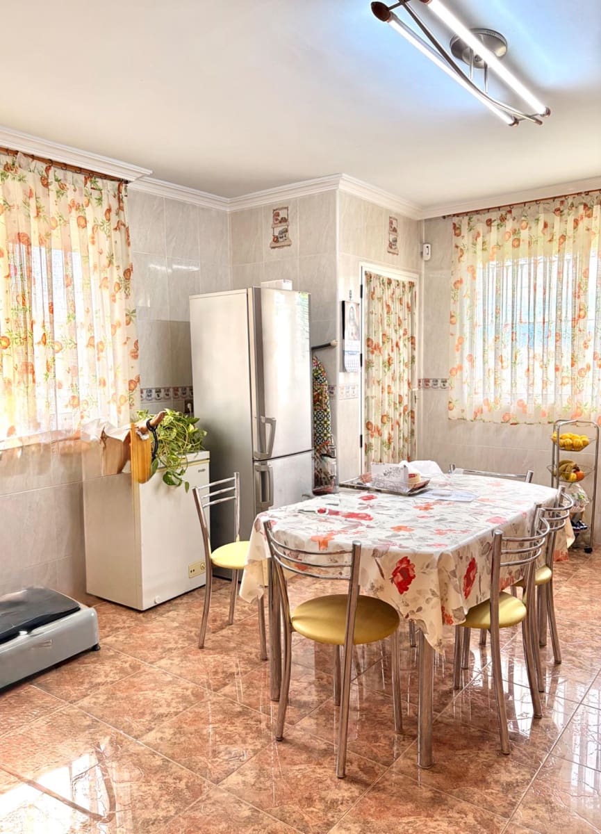 4 slaapkamer Villa te koop in Murcia stad met zwembad garage - € 365.000 (Ref: 9613979)