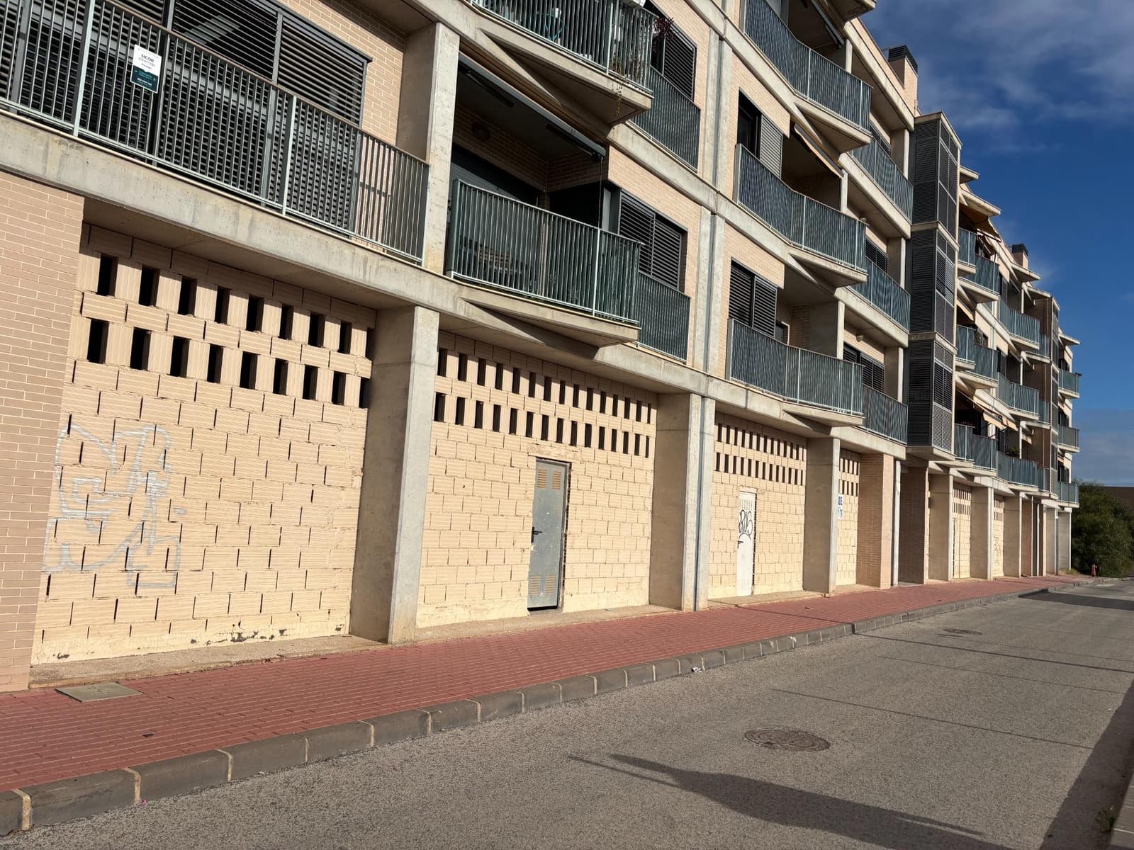 Commercieel te koop in Zarandona - € 66.000 (Ref: 9613980)