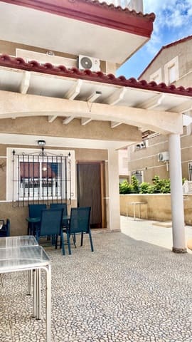 4 slaapkamer Halfvrijstaande villa te koop in Torre de la Horadada, Pilar de la Horadada met zwembad - € 245.000 (Ref: 9613984)