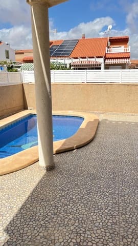 4 slaapkamer Halfvrijstaande villa te koop in Torre de la Horadada, Pilar de la Horadada met zwembad - € 245.000 (Ref: 9613984)