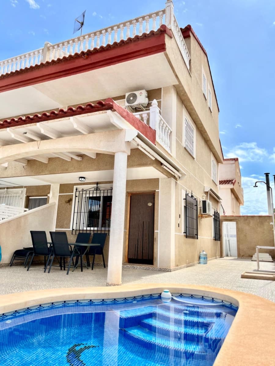 4 sovrum Semi-fristående Villa till salu i Torre de la Horadada med pool - 245 000 € (Ref: 9613984)