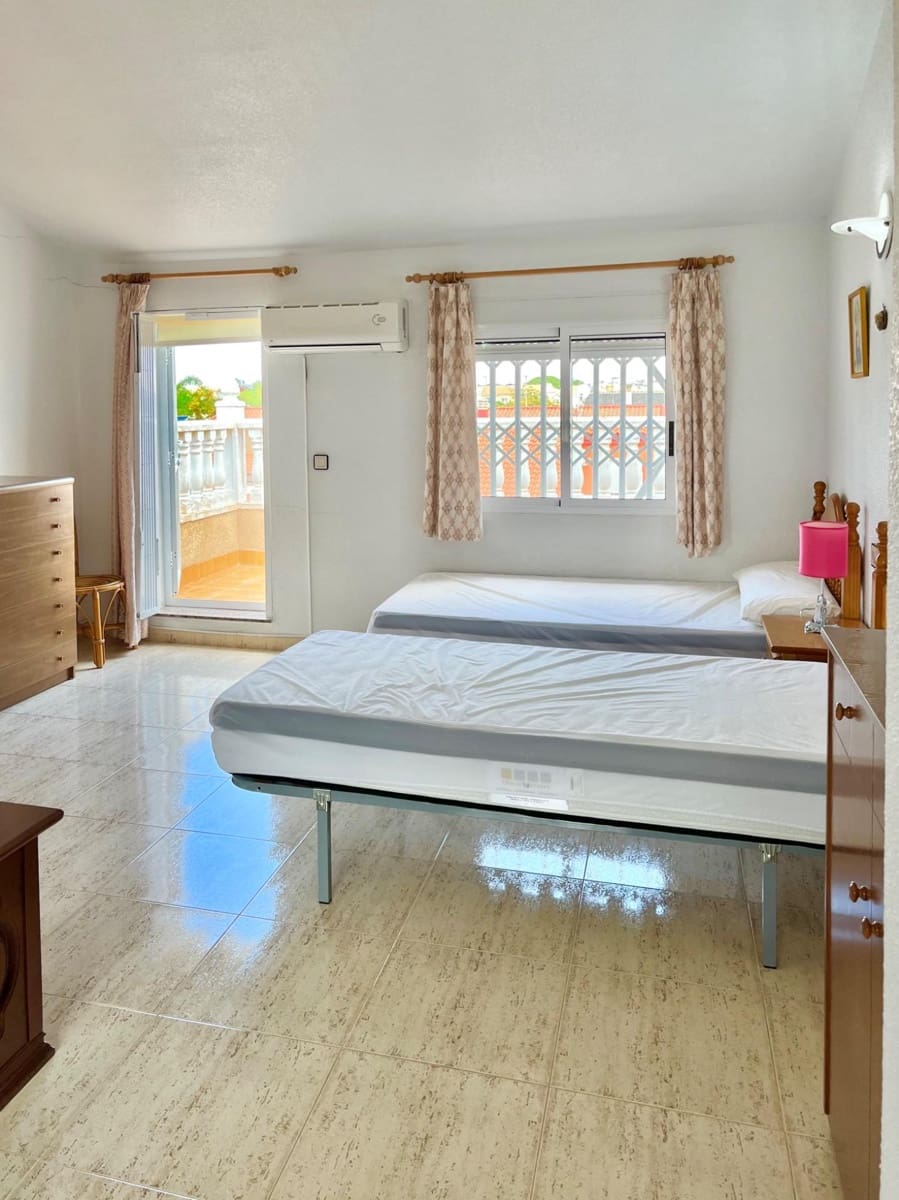 4 sovrum Semi-fristående Villa till salu i Torre de la Horadada med pool - 245 000 € (Ref: 9613984)