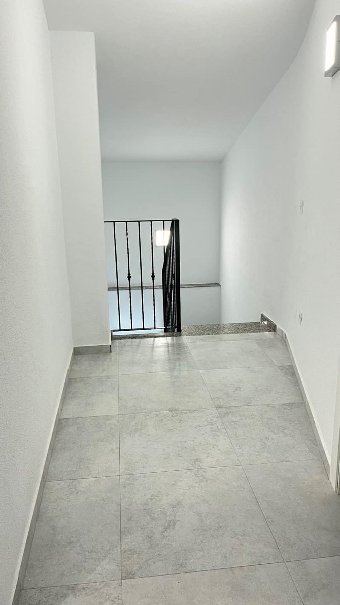 Flat te koop in Los Ramos met garage - € 125.000 (Ref: 9614004)