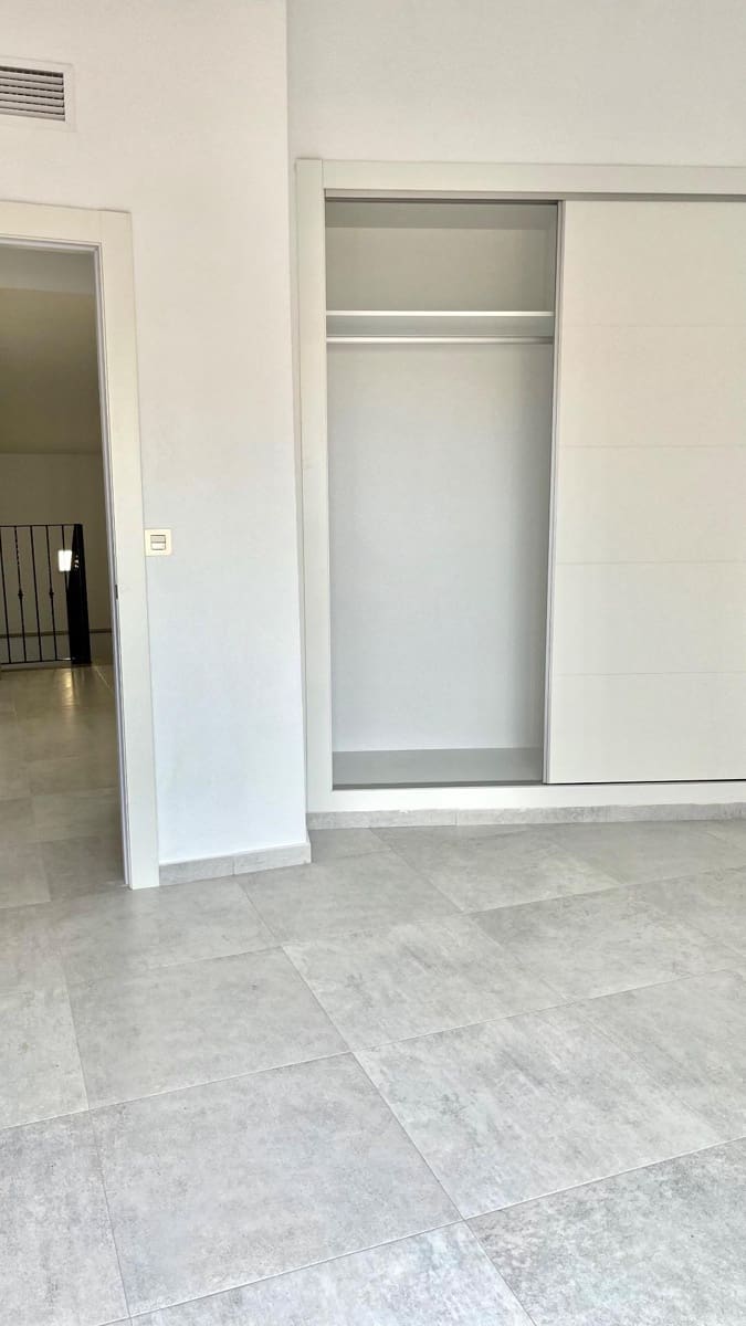 Flat te koop in Los Ramos met garage - € 125.000 (Ref: 9614004)