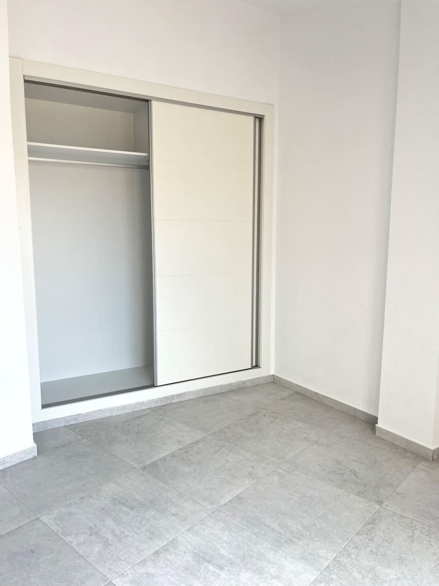 Flat te koop in Los Ramos met garage - € 125.000 (Ref: 9614004)