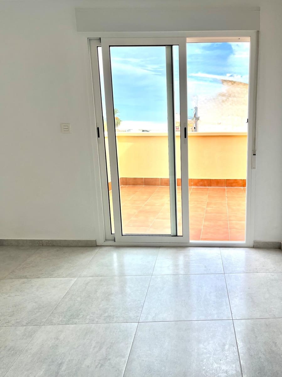 Flat te koop in Los Ramos met garage - € 125.000 (Ref: 9614004)