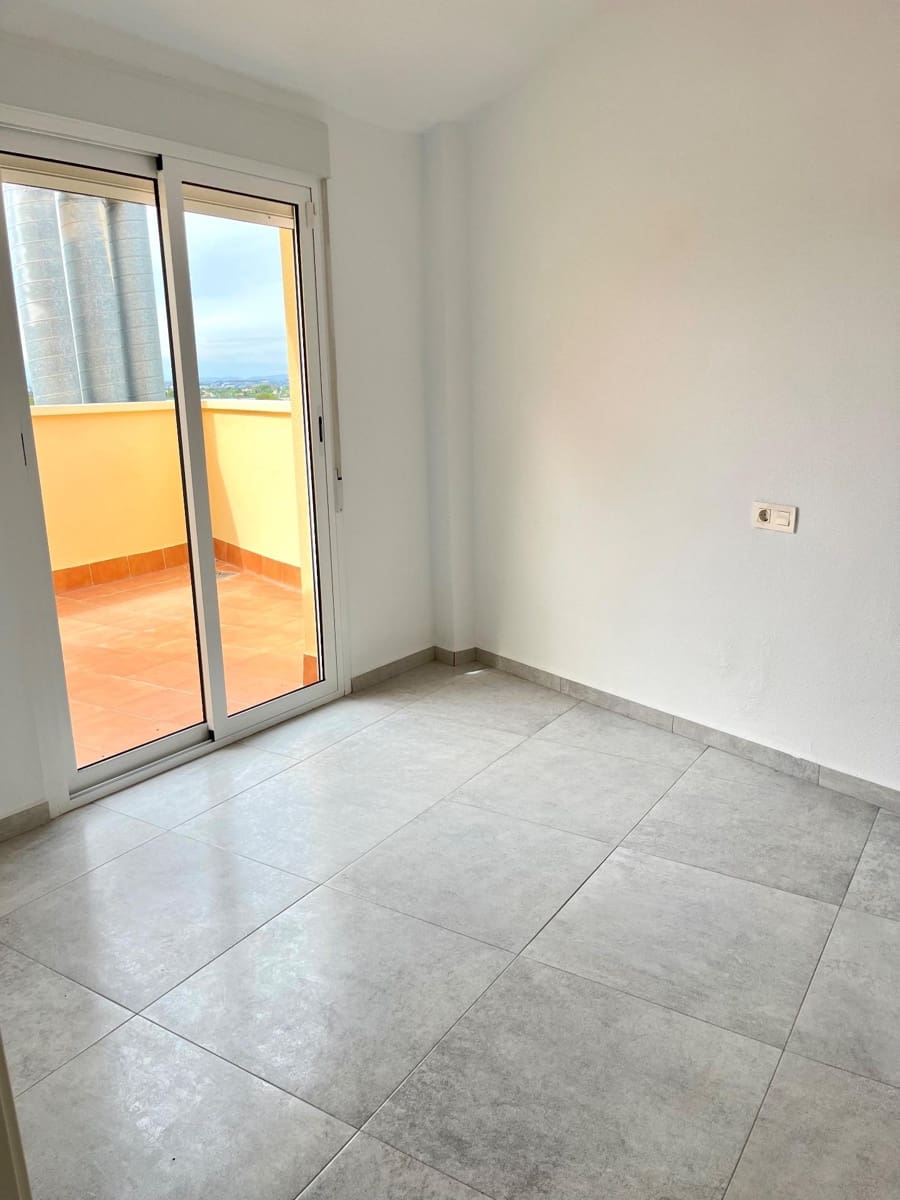 Flat te koop in Los Ramos met garage - € 125.000 (Ref: 9614004)
