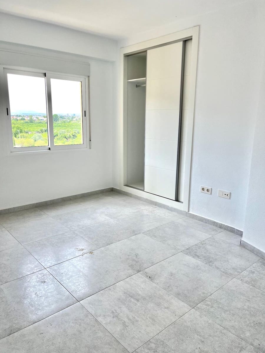 Flat te koop in Los Ramos met garage - € 125.000 (Ref: 9614004)