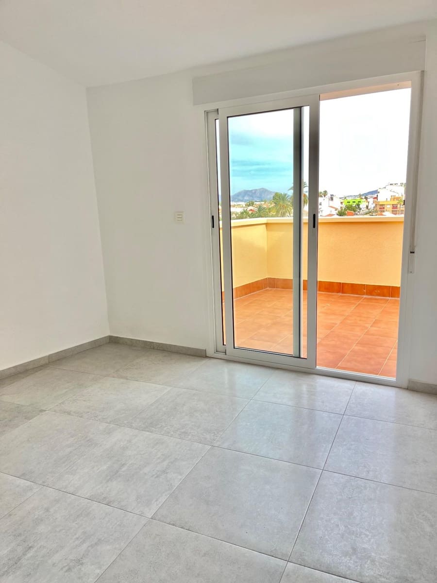 Flat te koop in Los Ramos met garage - € 125.000 (Ref: 9614004)