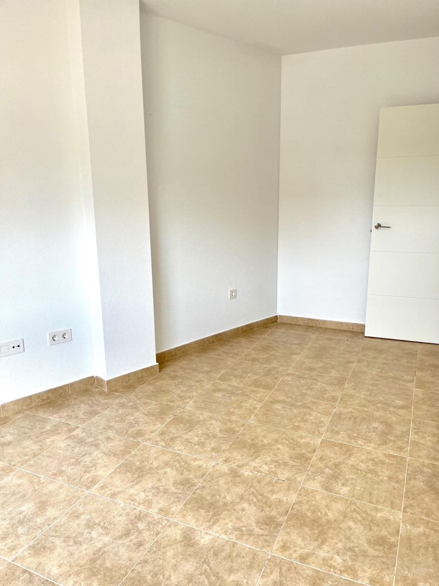 Flat te koop in Los Ramos met garage - € 125.000 (Ref: 9614004)