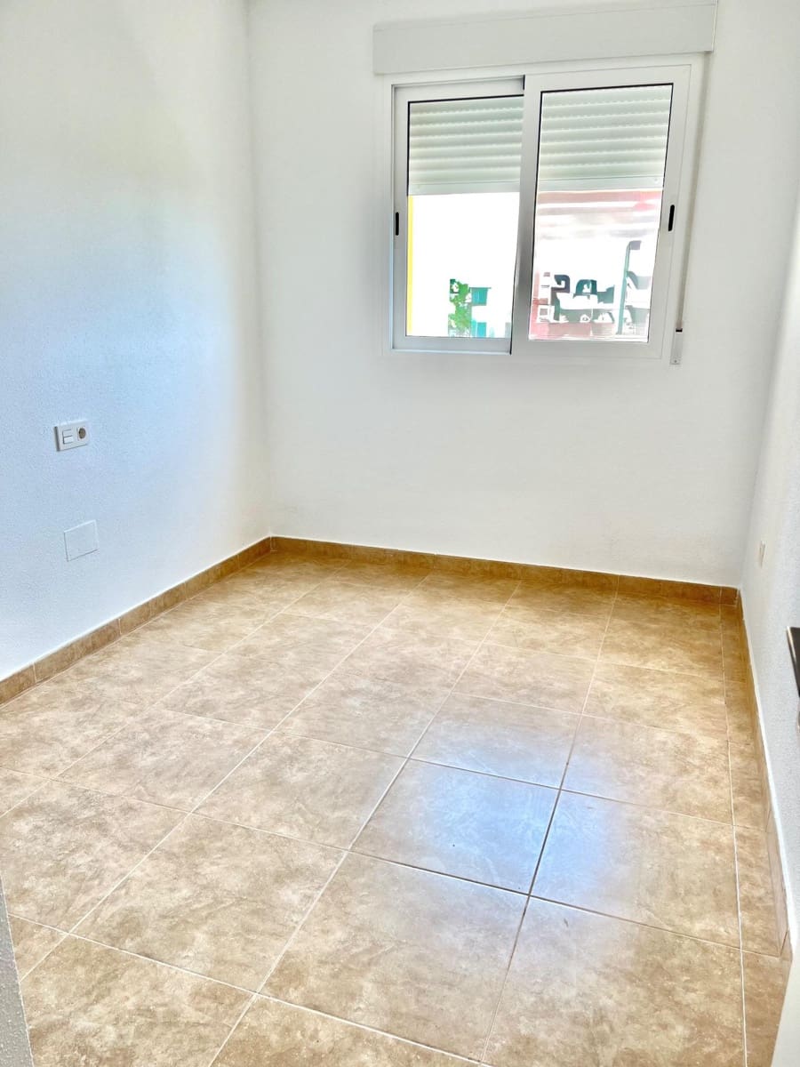 Flat te koop in Los Ramos met garage - € 125.000 (Ref: 9614004)
