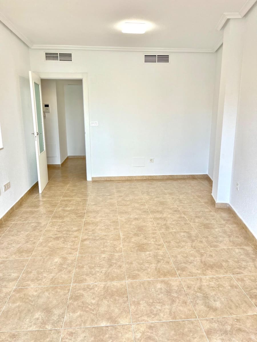 Flat te koop in Los Ramos met garage - € 125.000 (Ref: 9614004)