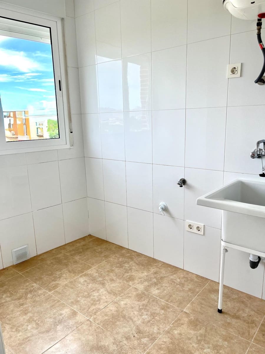 Flat te koop in Los Ramos met garage - € 125.000 (Ref: 9614004)