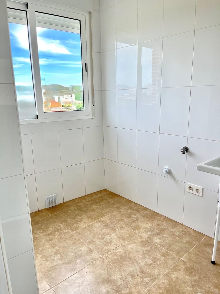 Flat te koop in Los Ramos met garage - € 125.000 (Ref: 9614004)