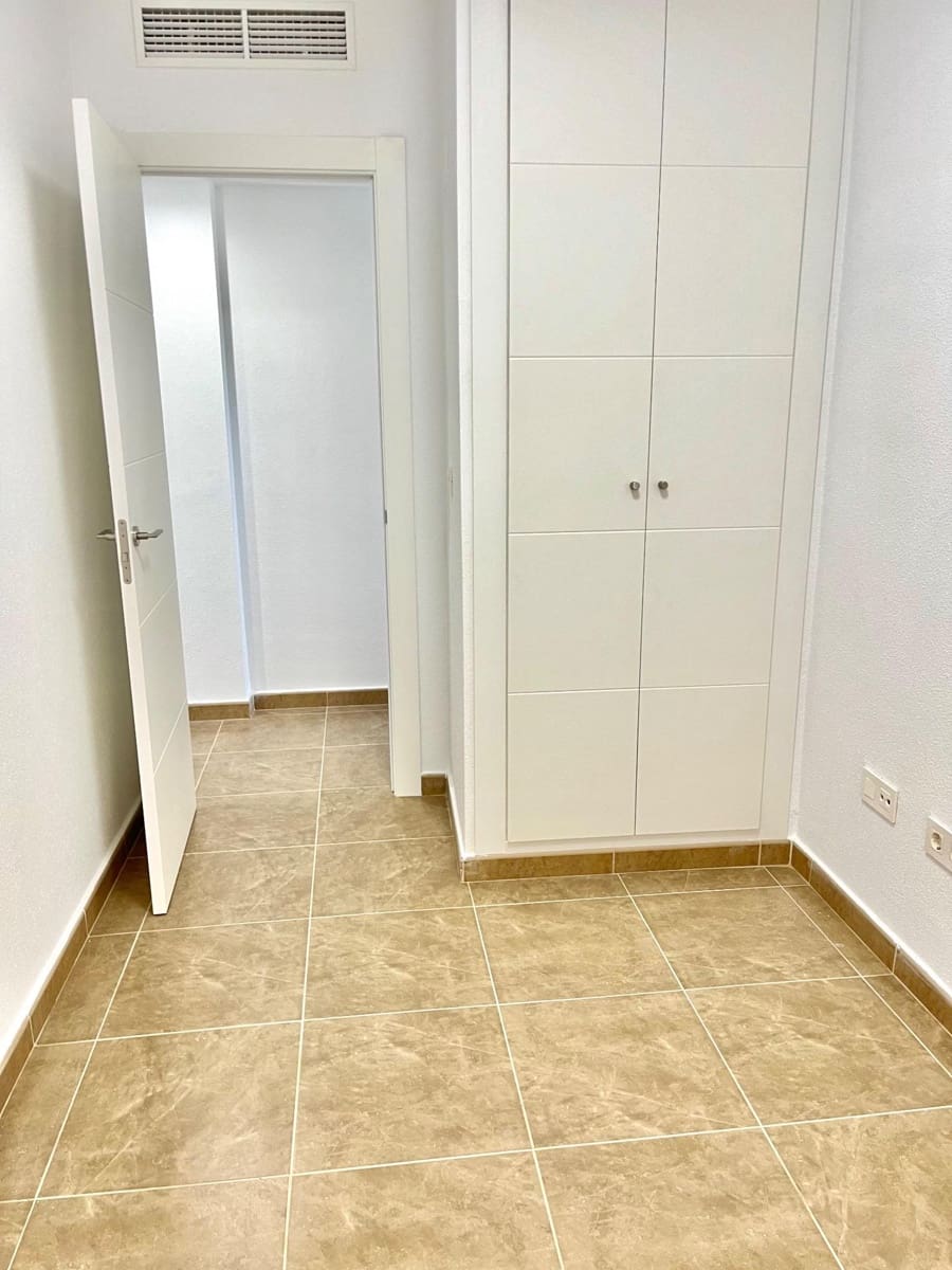 Flat te koop in Los Ramos met garage - € 125.000 (Ref: 9614004)