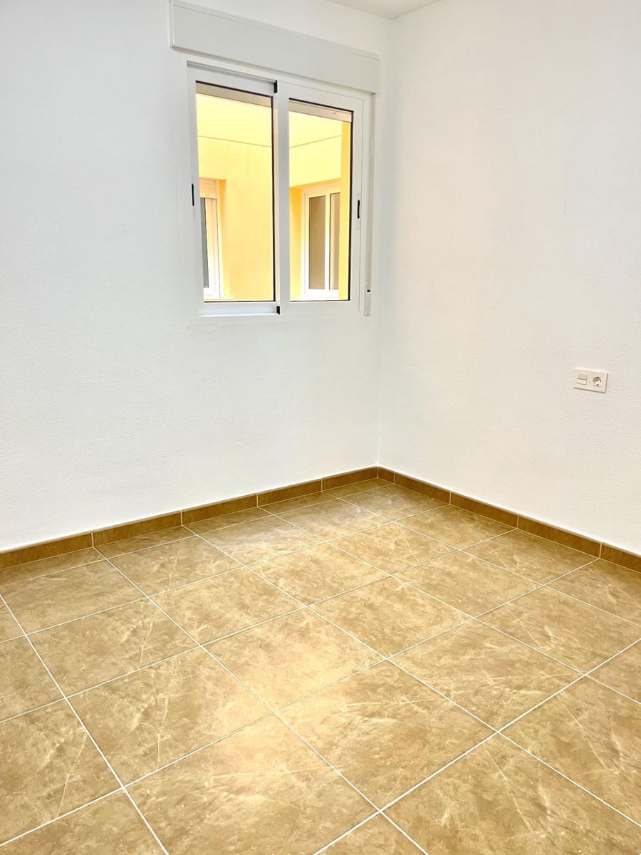Flat te koop in Los Ramos met garage - € 125.000 (Ref: 9614004)