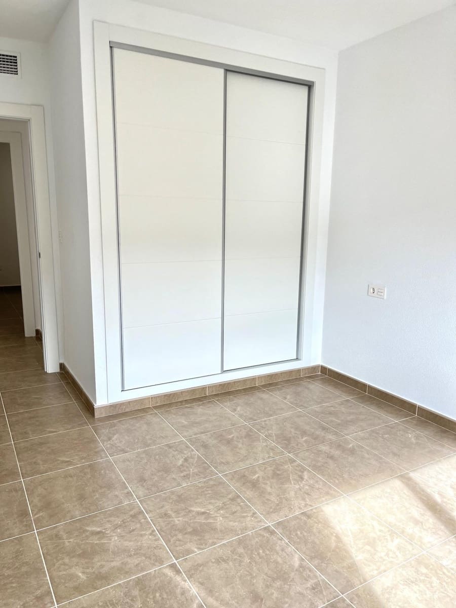 Flat te koop in Los Ramos met garage - € 125.000 (Ref: 9614004)