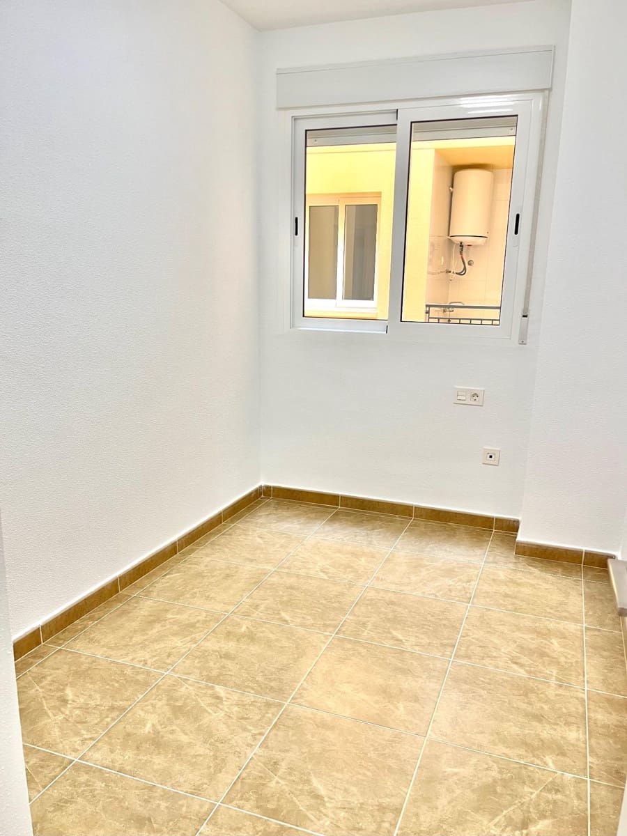 Flat te koop in Los Ramos met garage - € 125.000 (Ref: 9614004)