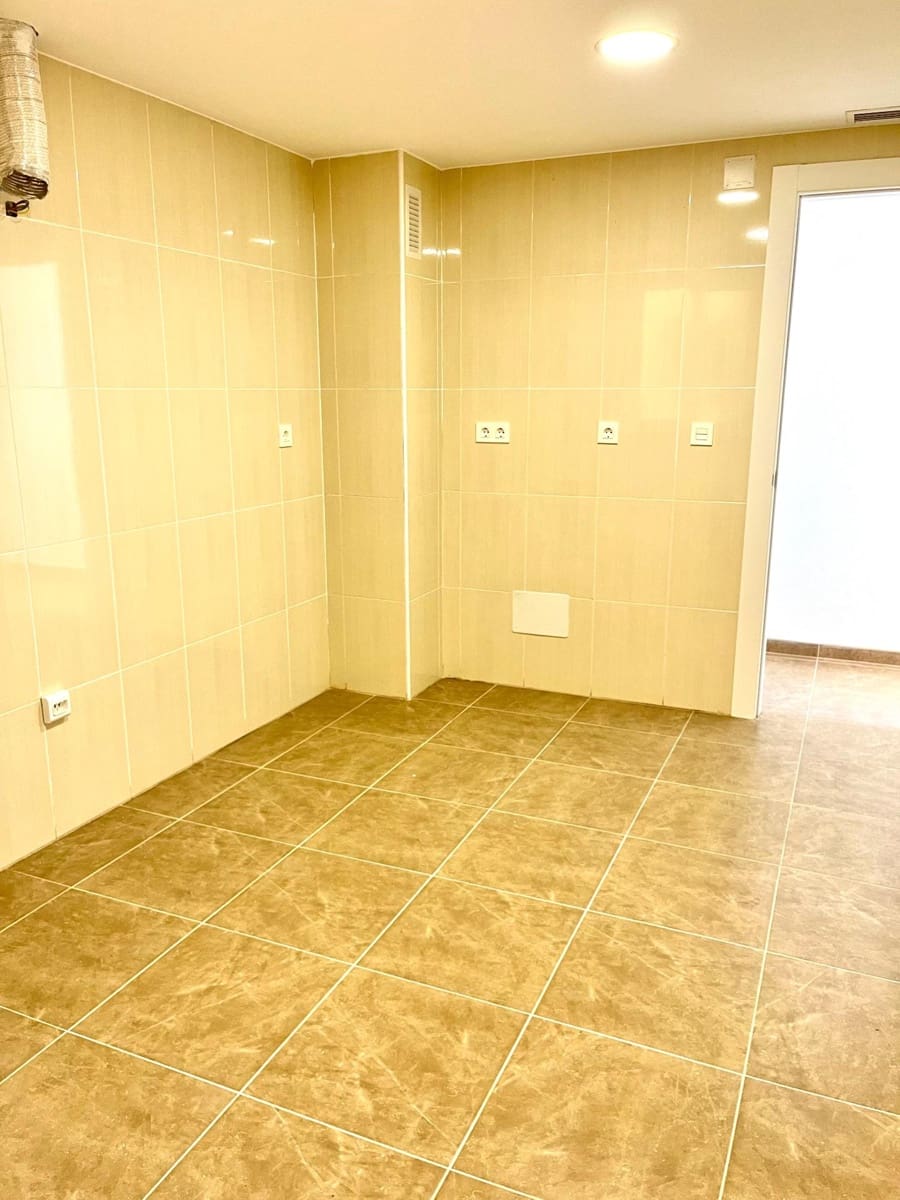 Flat te koop in Los Ramos met garage - € 125.000 (Ref: 9614004)