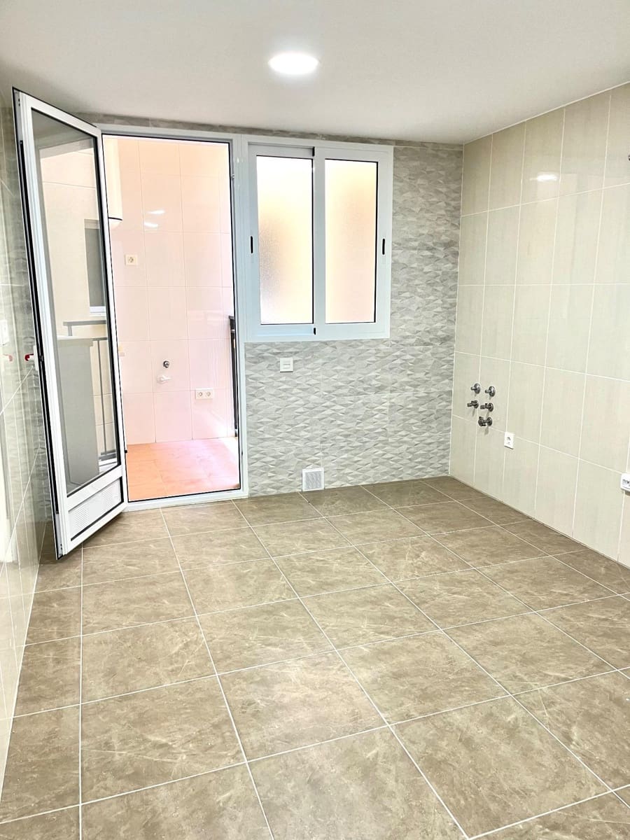 Flat te koop in Los Ramos met garage - € 125.000 (Ref: 9614004)