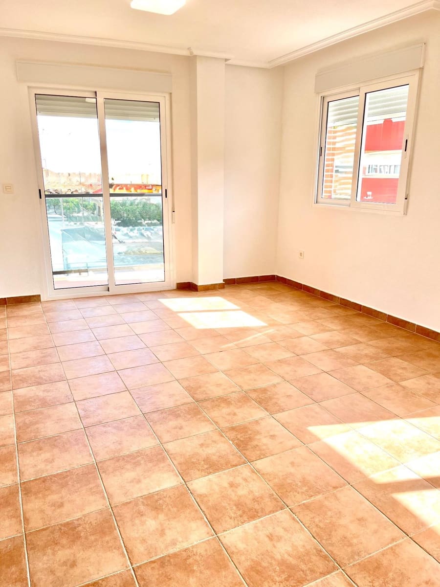 Flat te koop in Los Ramos met garage - € 125.000 (Ref: 9614004)