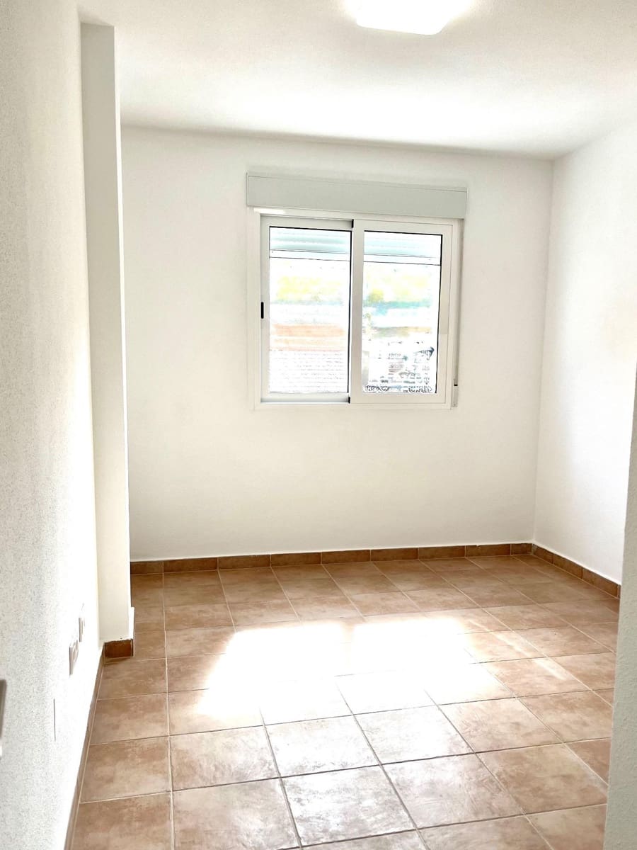 Flat te koop in Los Ramos met garage - € 125.000 (Ref: 9614004)