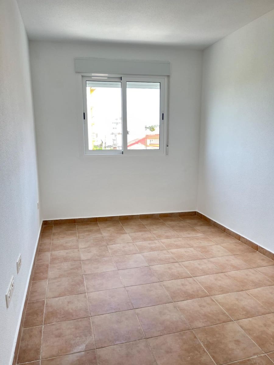 Flat te koop in Los Ramos met garage - € 125.000 (Ref: 9614004)