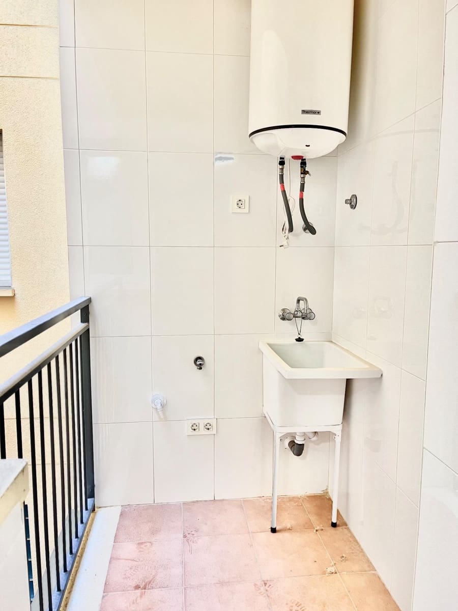 Flat te koop in Los Ramos met garage - € 125.000 (Ref: 9614004)