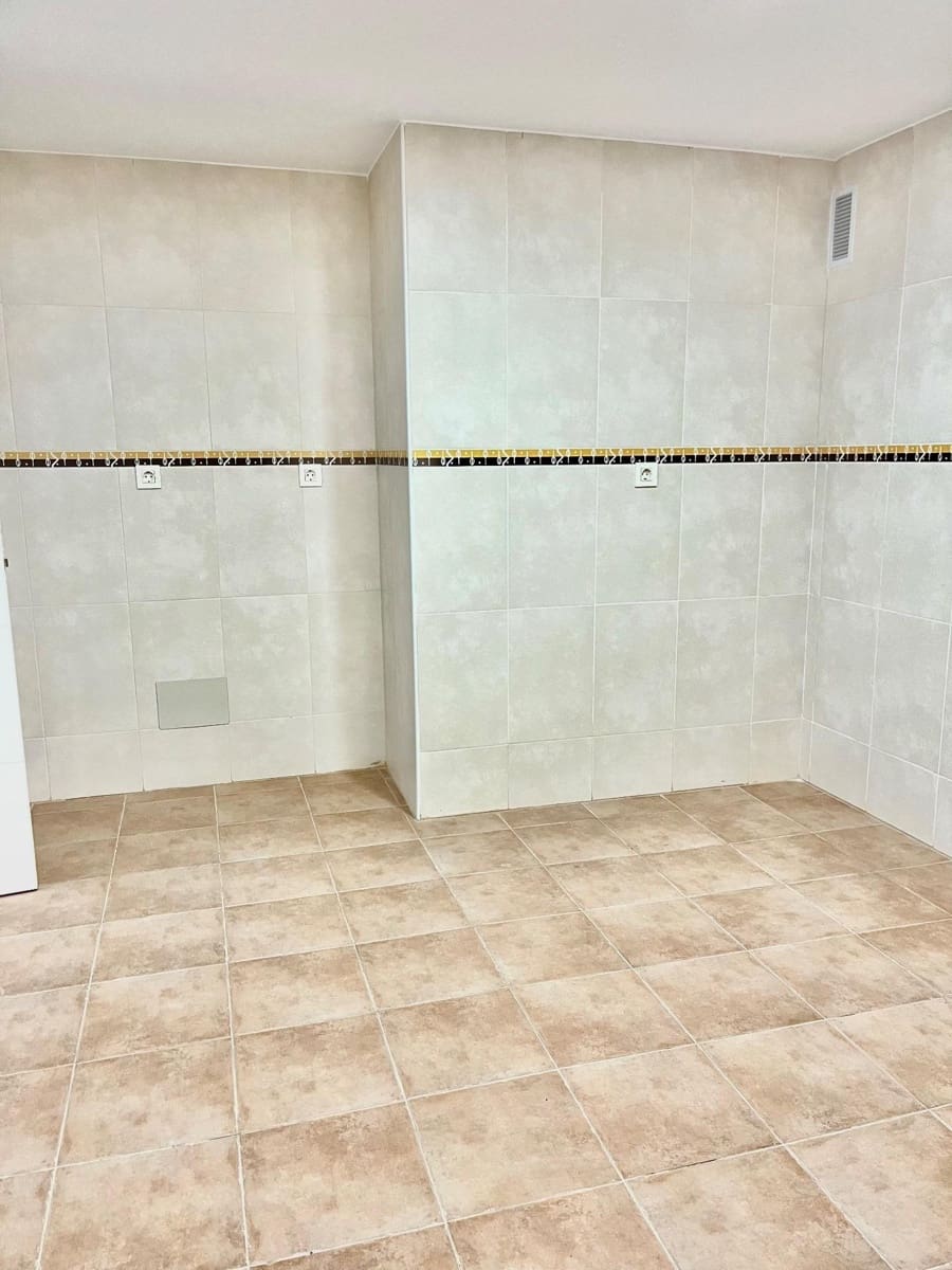 Flat te koop in Los Ramos met garage - € 125.000 (Ref: 9614004)