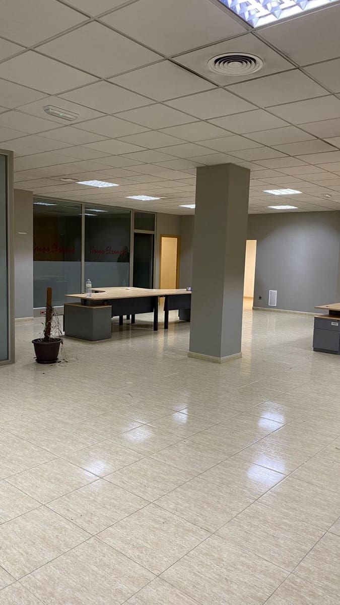 3 slaapkamer Kantoor te huur in Casillas - € 2.500 (Ref: 9614005)