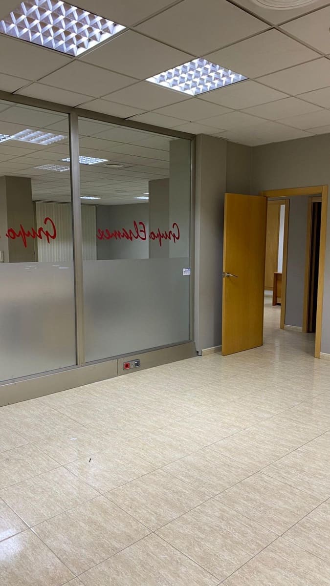 3 slaapkamer Kantoor te huur in Casillas - € 2.500 (Ref: 9614005)