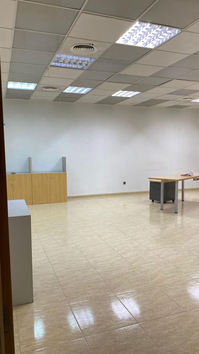 3 slaapkamer Kantoor te huur in Casillas - € 2.500 (Ref: 9614005)