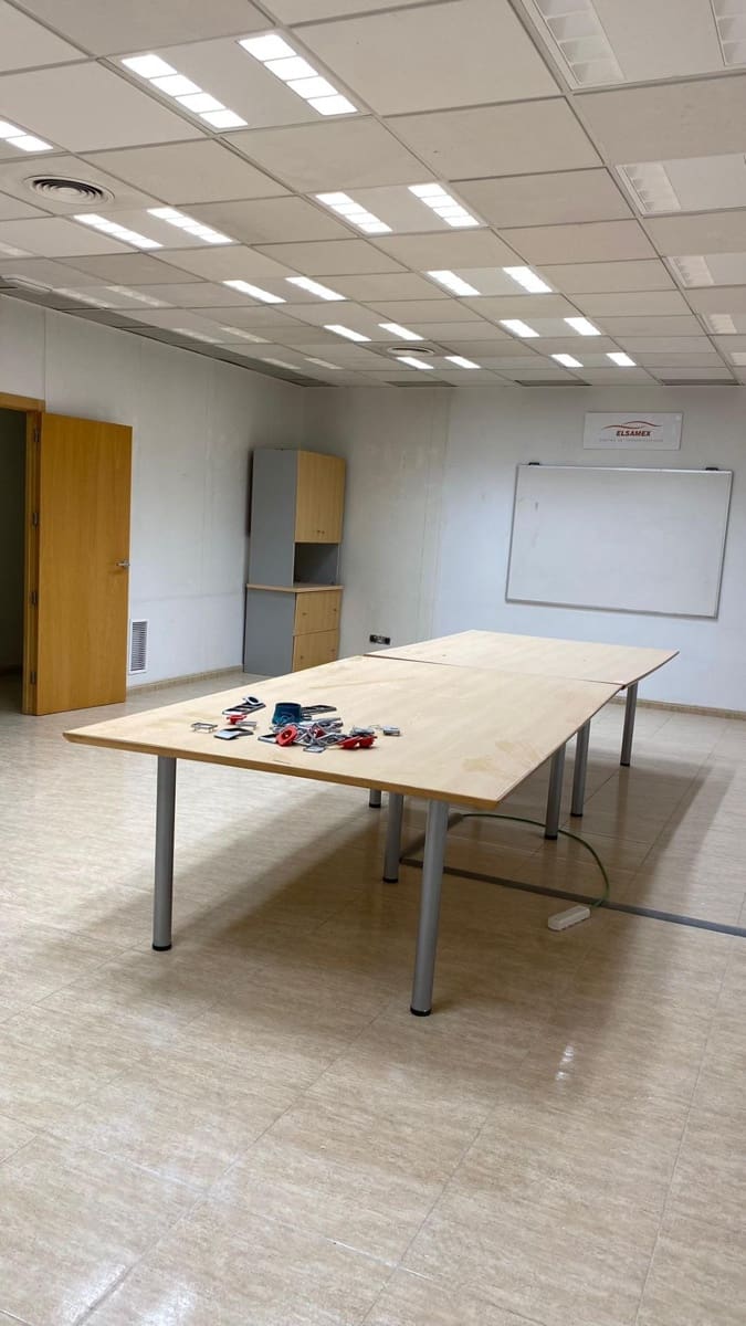 3 slaapkamer Kantoor te huur in Casillas - € 2.500 (Ref: 9614005)