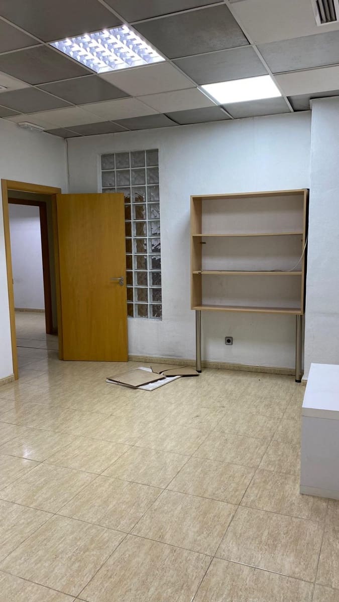 3 slaapkamer Kantoor te huur in Casillas - € 2.500 (Ref: 9614005)