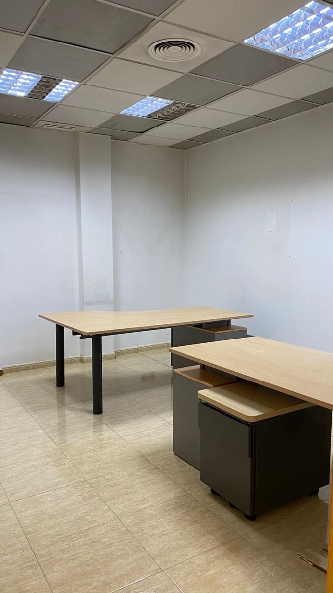 3 slaapkamer Kantoor te huur in Casillas - € 2.500 (Ref: 9614005)