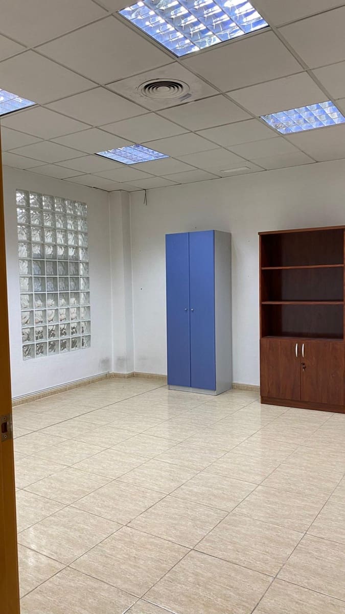 3 slaapkamer Kantoor te huur in Casillas - € 2.500 (Ref: 9614005)