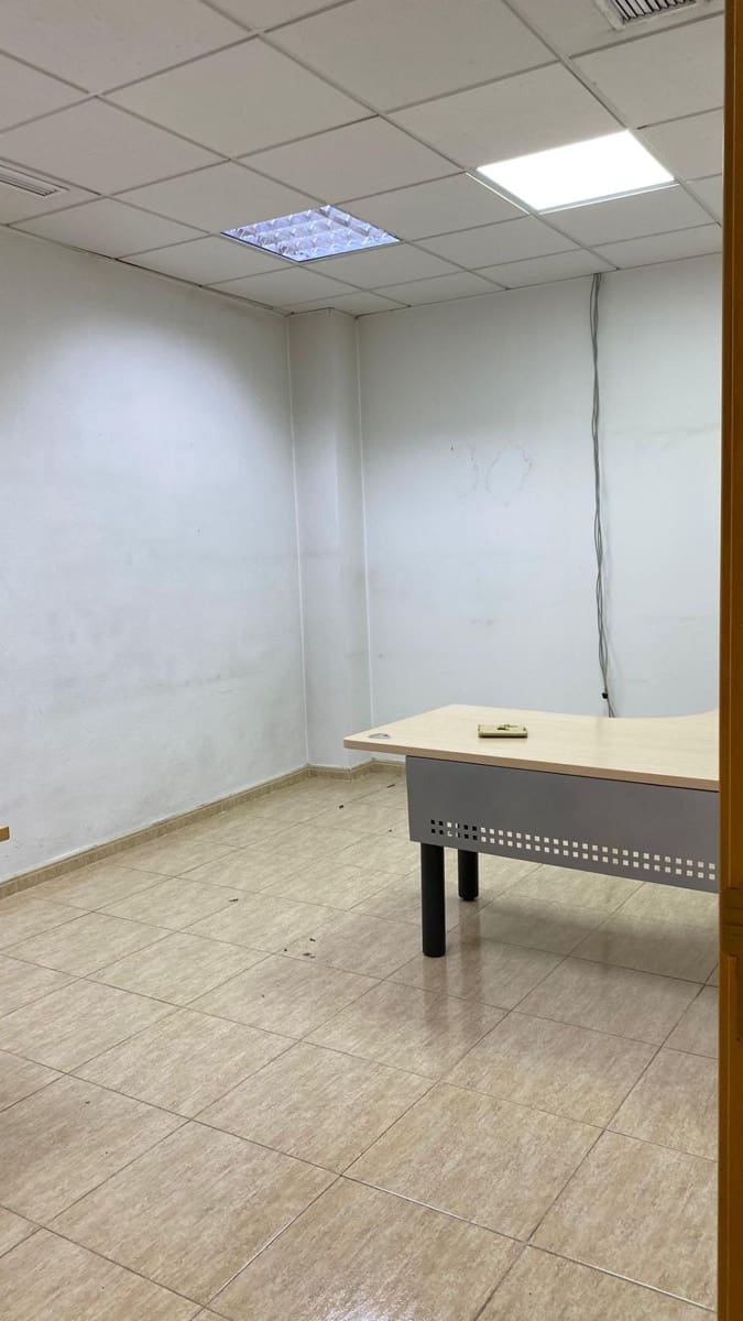 3 slaapkamer Kantoor te huur in Casillas - € 2.500 (Ref: 9614005)