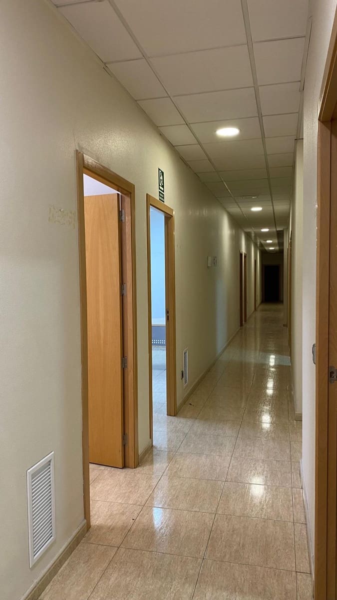 3 slaapkamer Kantoor te huur in Casillas - € 2.500 (Ref: 9614005)