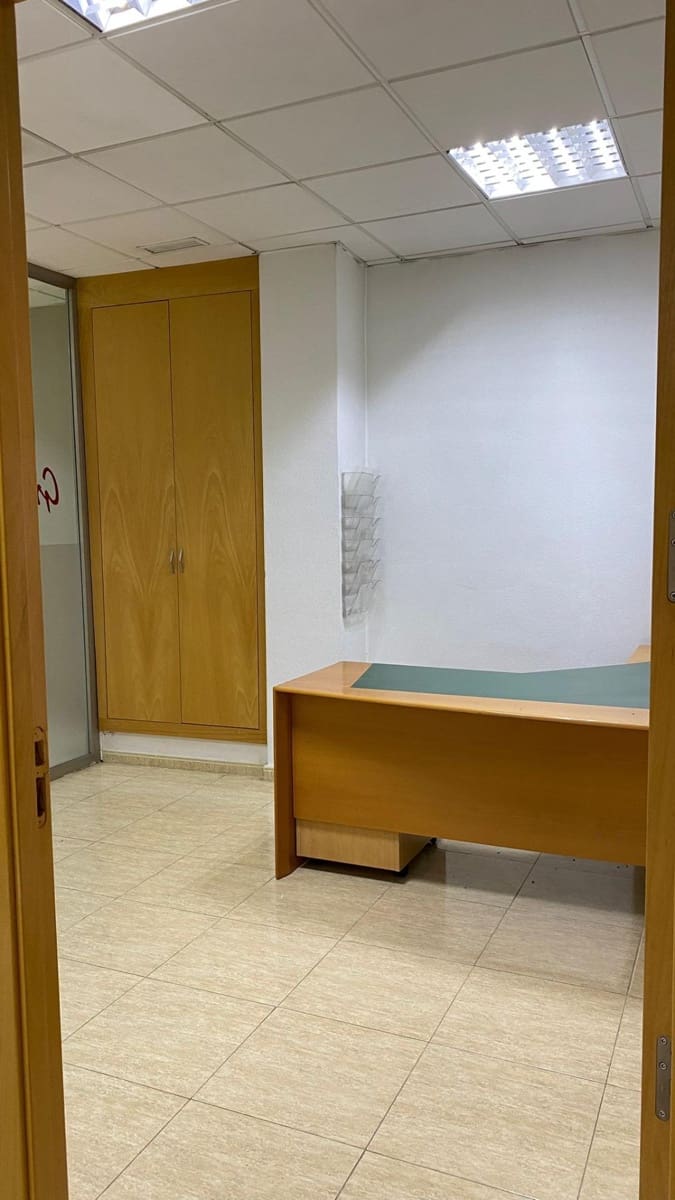 3 slaapkamer Kantoor te huur in Casillas - € 2.500 (Ref: 9614005)
