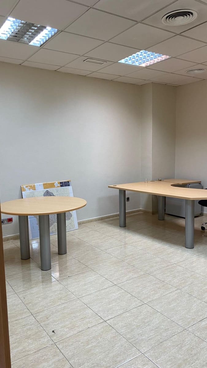 3 slaapkamer Kantoor te huur in Casillas - € 2.500 (Ref: 9614005)